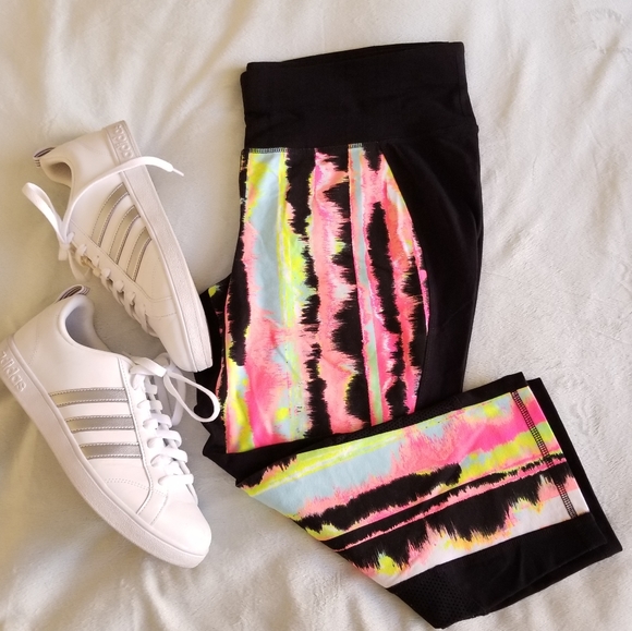 Livi Active Pants - 💥Livi Active 18/20 Capri Neon Workout Leggings